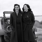 Maria João Bastos Instagram - Rose e Maria João! Estas duas espias juntas de novo!! Como será este reencontro? Minha querida @danielaruah é sempre tão bom estarmos juntas, já estou cheia de saudades ♥️ LY #espia #segundatemporada #serie #ficção #portuguesa #personagens #vidadeactriz #segundaguerramundial #ukbar #espiat2 #misterio #adrenalina #guerra #acção #espionagem #segredos Portugal