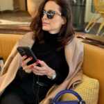 Maria João Bastos Instagram - E vocês? Como andam a aproveitar este sol de inverno? Férias ou trabalho? #soldeinverno #almoco #comamigas #boasfestas #natal2023 #anonovo2023 #novos #começos #novo #ano #2024 Lisbon, Portugal