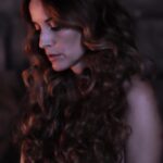 Maria João Bastos Instagram - “A rainha e a bastarda” está de volta à @rtppt 👸 Quem está a ver ou a rever esta série?? Realização @segraciano Direção de actores @marco_medeiros13 Produção @fadofilmes #serie #actriz #rainha #bastarda #historias #portuguesas #anaoperder #imperdiveis #ficção #portuguesa #paraverourever #ficaadica #dedicacao #oqueénacionalébom #produtoportugues #orgulho #trabalhosbons #equipas #maravilhosas Portugal