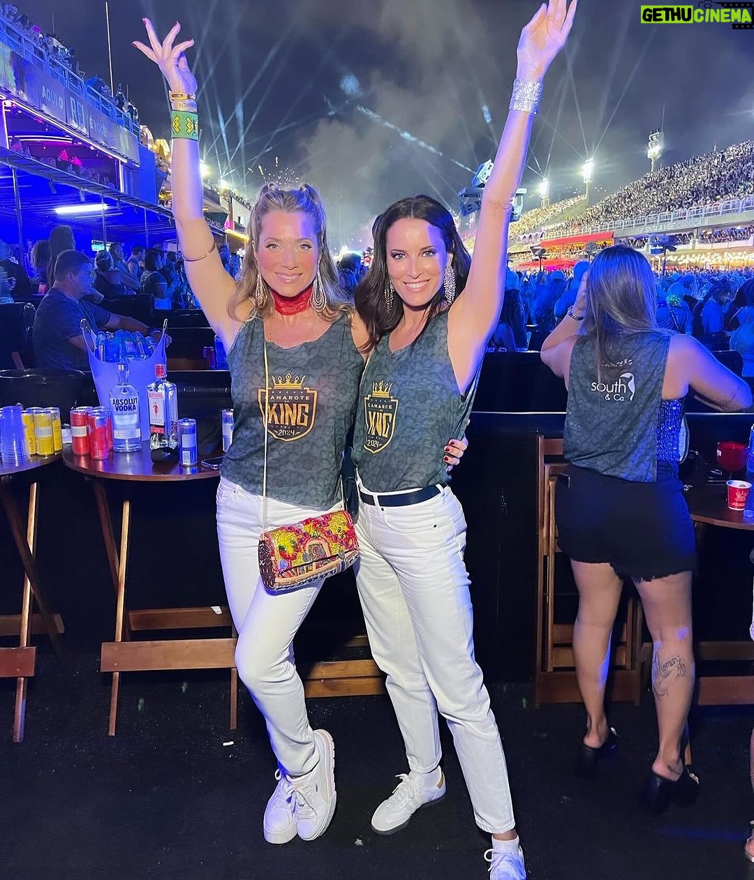 Maria João Bastos Instagram - Sobre ontem, na nossa despedida da maior festa do mundo! O desfile das campeãs na Sapucaí é um espectáculo incomparável!! Há 21 anos a viver esta festa e que venham mais 21, sempre na companhia dos meus amigos lindos!!! Ufa! 😅 Agora é uma semana de férias para recuperar não é @carlagaran e @arealspiller ? 😂🫶 @nicolasmartinoficial @dienisoficial #carnaval2024 #carnaval #rio #dejaneiro #festa #celebrar #escolas #samba #sapucai #dançar #pular #cantar #campeãs #viradouro #imperatriz #granderio #portela #salgueiro #vilaisabel #todas #maravilhosas #vencedoras #alegria #sambanope Rio de Janeiro, Rio de Janeiro