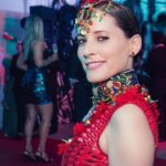 Maria João Bastos Instagram - Sobre outros carnavais!!! Este ano como será o vestido do Baile do Copa hein?? 😉 Prateado, verde ou Rosa? Apostas aceitam-se!! @carlagaran @garandrastyle #bailedocopa #carnavaldorio #carnavalando #verão #festa #carnaval #fantasia #celebração #alegria #folia #rio #dejaneiro #carnaval2024 #rio2024 #meurio #secondhome #carioca #brasileirando Copacabana Palace