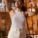 Maria João Bastos Instagram - Noites de Rio, no @janeirohotel celebrando Iemanjá! 💐 @osklen #janeiro #riodejaneiro #iemanja #celebrandro #vida #amizade #amor #alegria #sorte #abençoada #cidademaravilhosa #segundacasa #home #secondhome #eternidade #casodeamor #naotemjeito #carnaval #folia Leblon, Rio De Janeiro, Brazil