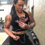 Maria Spiro Instagram - friday nights at the bar 🏋🏻‍♀️ Gold's Gym Dundalk