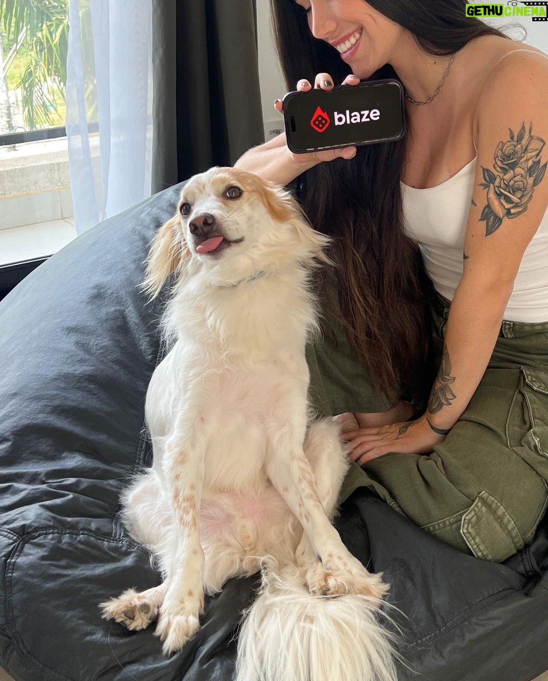 Maria Venture Instagram - eu, Totônio e @jogueblaze 🤍 o site é muito prático de usar, porém é maiores de 18 anos! ps: não se esqueçam de ler as diretrizes e de apostar com consciência e responsabilidade, viu? é importante!