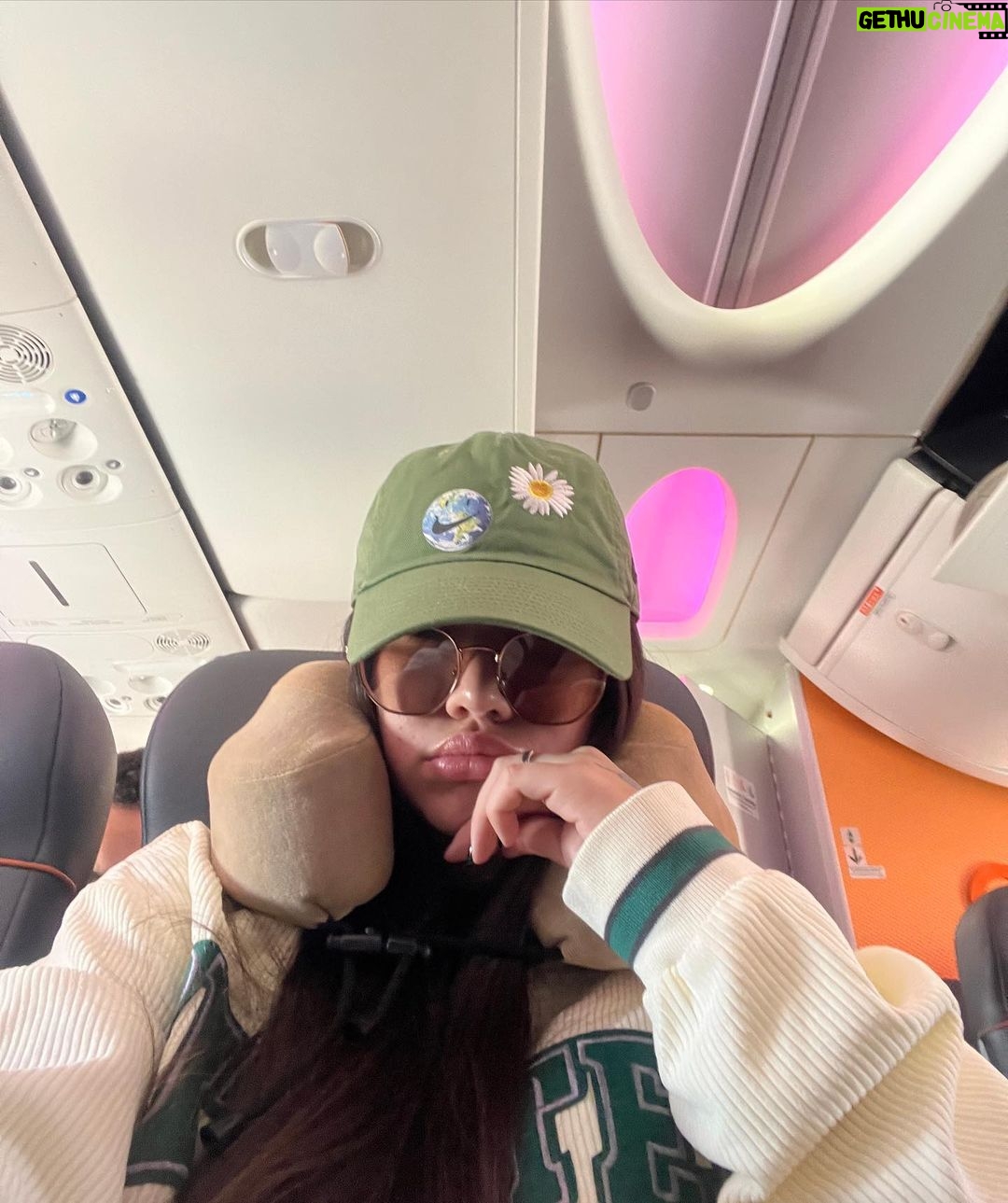 Maria Venture Instagram - as vezes esqueço que o sorriso é a chave Vários Lugares Ao Mesmo Tempo