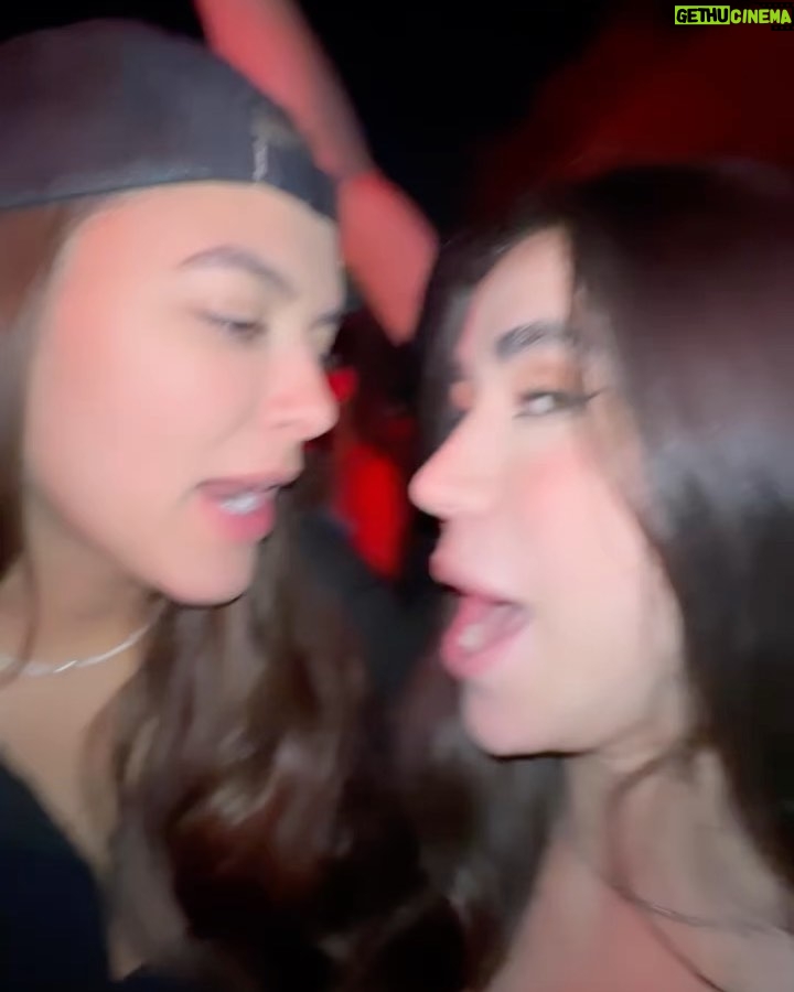 Maria Venture Instagram - arrasta >>>>>>>>> sobre dias vividos que faço questão de compartilhar aqui AAAAAaAaaa namoral? muito amor por essa vida