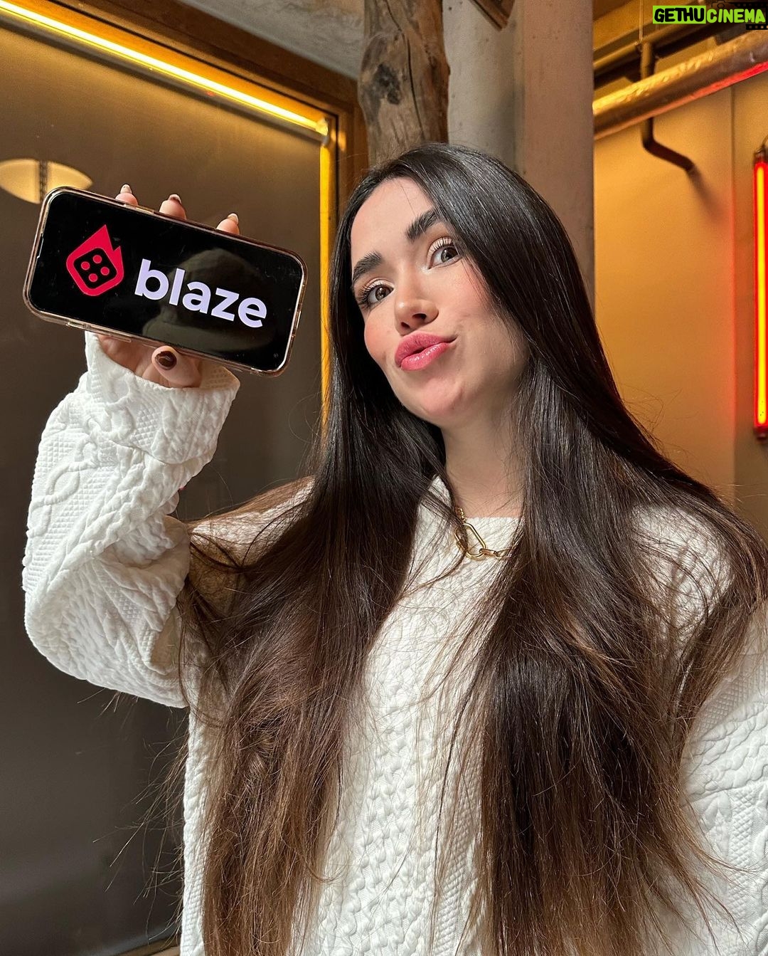Maria Venture Instagram - como vocês sabem eu faço parte do time da @sigablaze e amooooo 🤍 o site é muito prático de usar, porém é somente para maiores de 18 anos! ps: não se esqueçam de ler as diretrizes e de apostar com consciência e responsabilidade, viu?