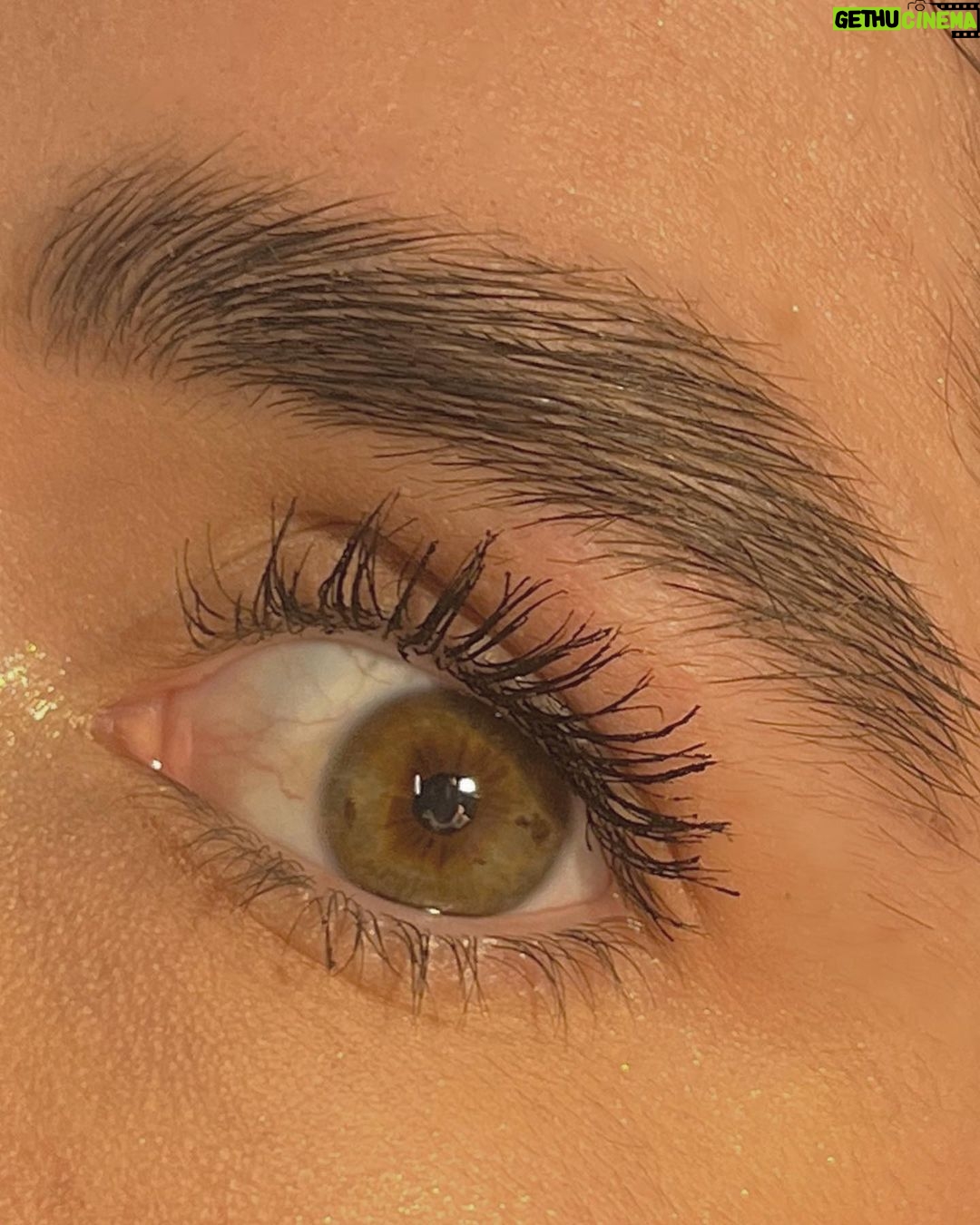 Maria Venture Instagram - QUAL TIPO DE SOBRANCELHA VCS PREFEREM? certinha ou pra cima? *𝘱𝘰𝘴𝘵 𝘶𝘯𝘪𝘤𝘢𝘮𝘦𝘯𝘵𝘦 𝘱𝘢𝘳𝘢 𝘴𝘢𝘤𝘪𝘢𝘳 𝘮𝘪𝘯𝘩𝘢 𝘤𝘶𝘳𝘪𝘰𝘴𝘪𝘥𝘢𝘥𝘦*