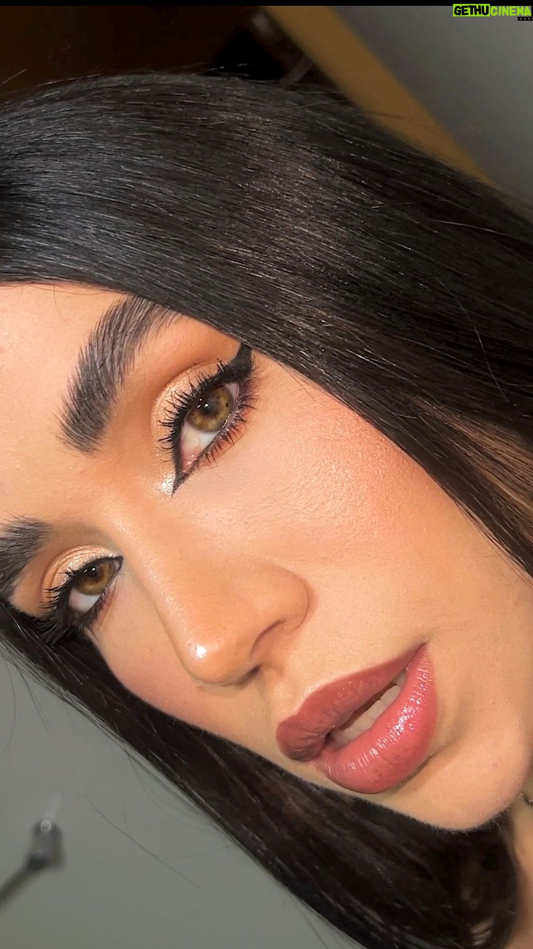 Maria Venture Instagram - apresento a vcs as duas pessoas que habitam o meu corpo