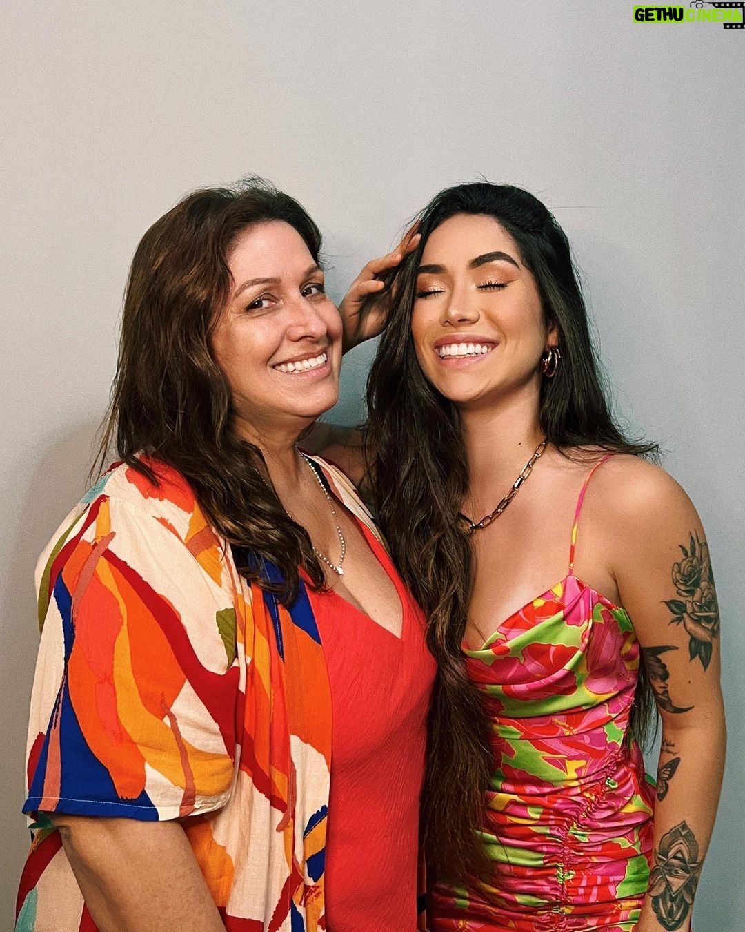 Maria Venture - 94.8K Likes - meu amor todo é deles. feliz natal, que vocês possam estar junto daqueles que amam de verdade ♥️🎄