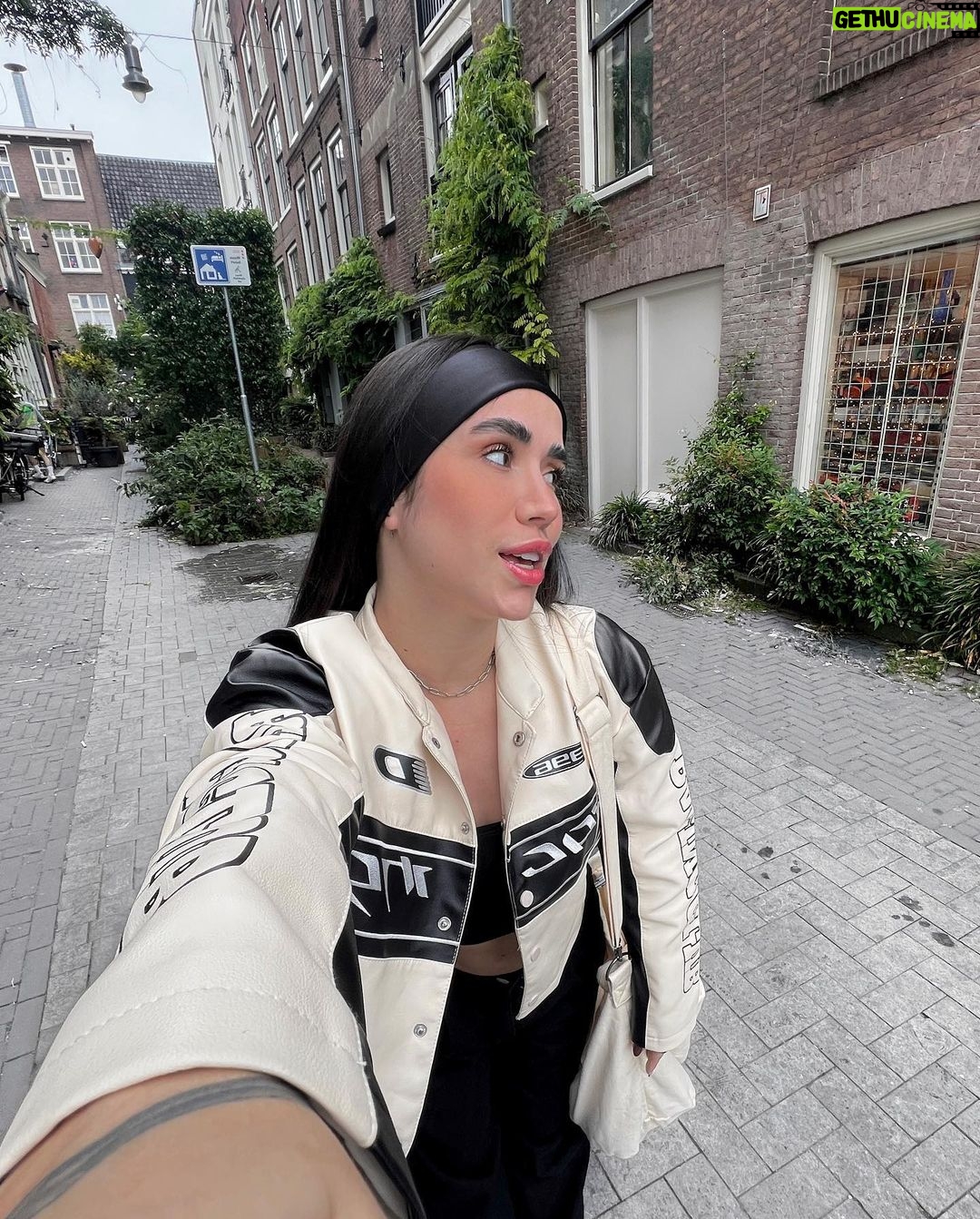 Maria Venture Instagram - eu moraria aqui mesmo sem falar inglês e holandês, juro amigos, isso aqui é um sonho ??????? aaaaaaaa Amsterdam, Netherlands