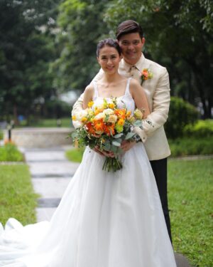 Marian Rivera Instagram - Happy 9th Wedding Anniversary to our real-life John and Mary, Dingdong Dantes and Marian Rivera! 💚⏪

Be part of their great love story in #RewindMMFF—NOW SHOWING in MORE CINEMAS NATIONWIDE! 

📷 Marvin Cawis

#RewindNowShowing #MMFF2023