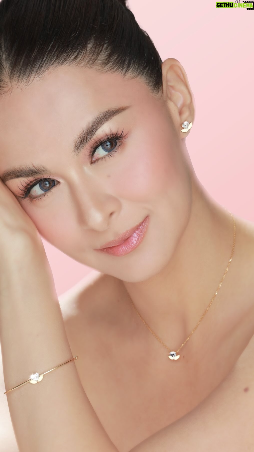 Marian Rivera Instagram - Introducing the Marian x Teserra Collection: A stunning array of flower diamonds that will take your breath away. Don’t miss out on this exquisite design collection. I am incredibly proud to be the new face of this exquisite jewelry line. @tesserajewelry 💚