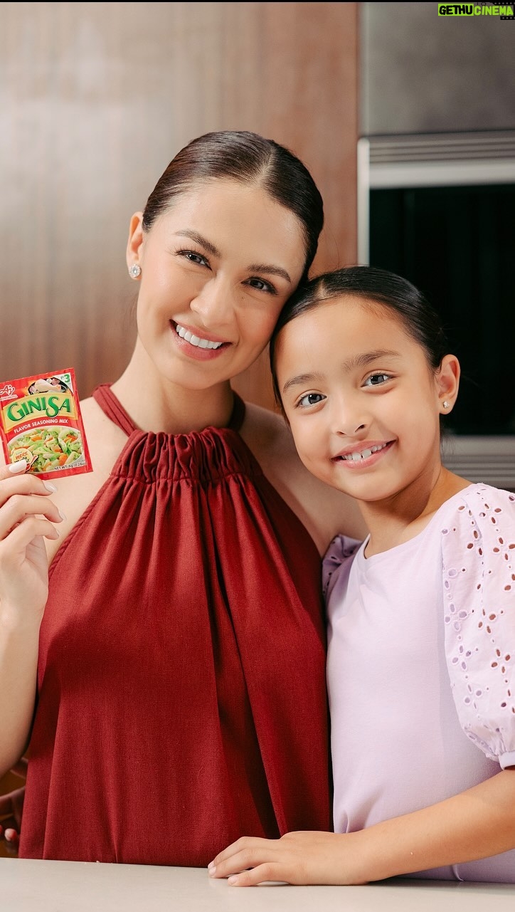 Marian Rivera Instagram - Creating delicious memories with Ate Zia. At ngayon mas ni level up pa natin ang pag luluto ng mga favorite nilang veggies kaya naman si Zia always says, βI love veggies-licious!β Try nyo din ito! π«Άπ»β₯οΈ @cookmunitybyajinomotoph