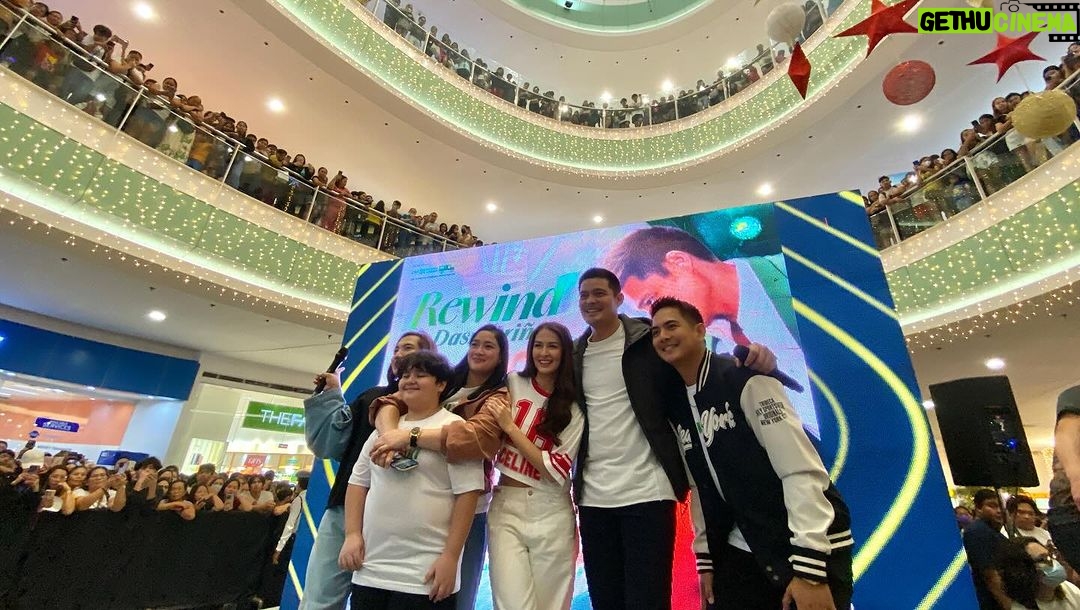 Marian Rivera Instagram - Nadama na ng mga taga-Dasma ang #RewindExperience! 🔥💚 Maraming salamat sa pagsama sa cast ng #RewindMMFF sa #RewindInDasmariñas Motorcade and Mall Show sa SM City Dasmariñas! Unahing mag-REWIND with your greatest love sa #MMFF2023, NGAYONG PASKO NA! 🎄