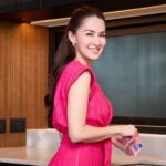 Marian Rivera Instagram - With Bioderm Bloom, maa-achieve mo na ang skin of your dreams! 🌸 Made with skin-nourishing Vita Oil + Vitamin E para achieve ang moisturized skin (with regular use), na may kasamang up to 24-hour germ protection pa! (based on representative germs tested) @bioderm.official