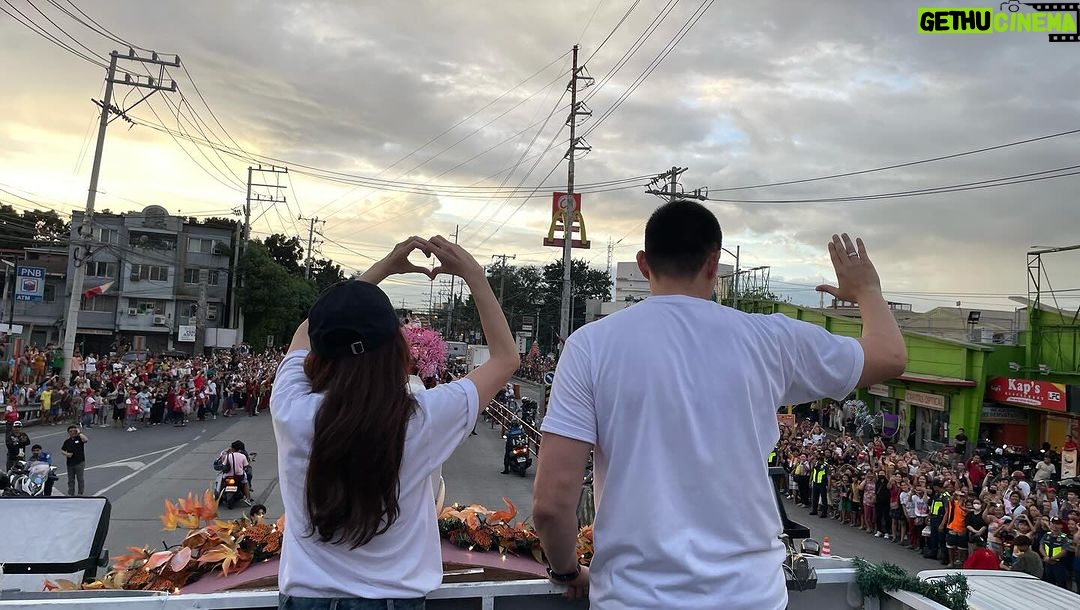 Marian Rivera Instagram - DAMANG-DAMA NAMIN ANG INYONG GREATEST LOVE NA MASARAP I-REWIND! π Maraming salamat sa pakikisaya sa #RewindMMFF cast sa #MMFF2023 Parade of Stars! π« Kitakits ulit sa December 25! Unahing mag-REWIND with your loved ones sa #MMFF2023! πβͺ
