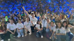 Marian Rivera Instagram - DAMANG-DAMA NAMIN ANG INYONG GREATEST LOVE NA MASARAP I-REWIND! 💚 Maraming salamat sa pakikisaya sa #RewindMMFF cast sa #MMFF2023 Parade of Stars! 💫 Kitakits ulit sa December 25! Unahing mag-REWIND with your loved ones sa #MMFF2023! 🎄⏪
