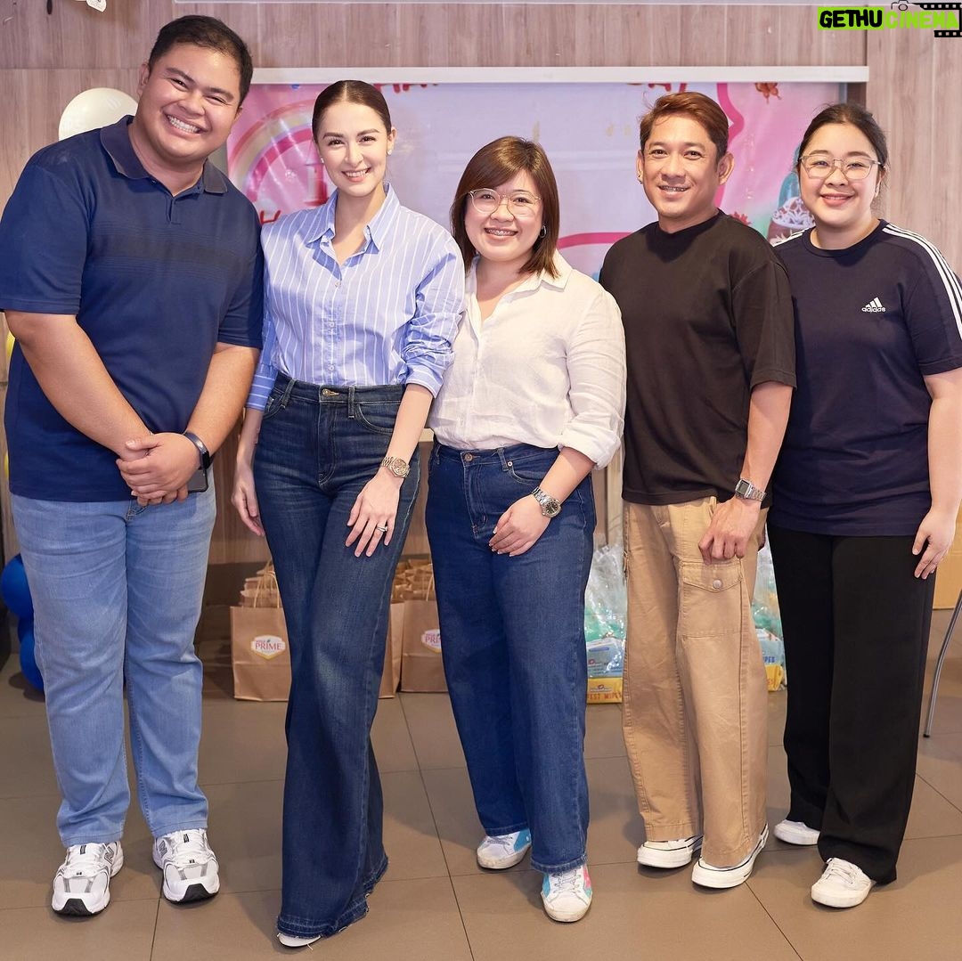 Marian Rivera Instagram - Your dedication, compassion, and tireless efforts bring countless smiles to children’s faces. Salamat sa inyo ♥️ And to my @allaccesstoartists.ph Family Thank you! Para sa mga updates tungkol sa libreng operasyon, mag send lang ng message sa @smiletrainph o mag-text sa 0917-5287246 Libre lang ang ngumiti 🙏🏻 #YANangSmile #SmileMakers