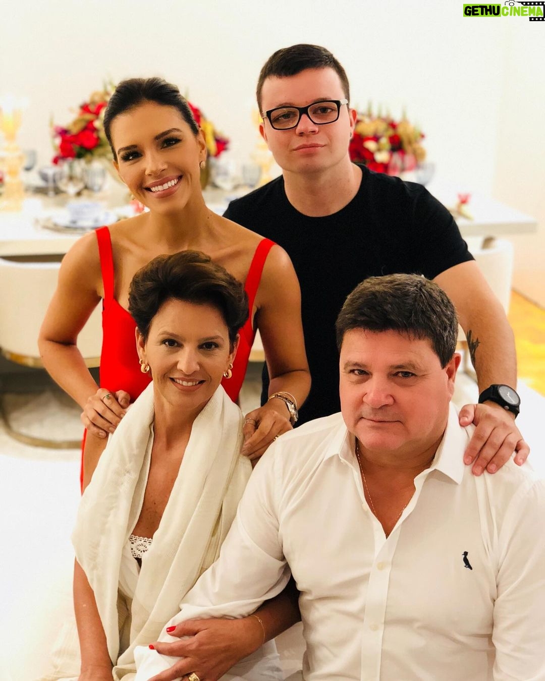 Mariana Rios Instagram - Obrigada Jesus por permitir que eu vivesse esse e tantos outros Natais ❤️🎄🎅🙏🏼