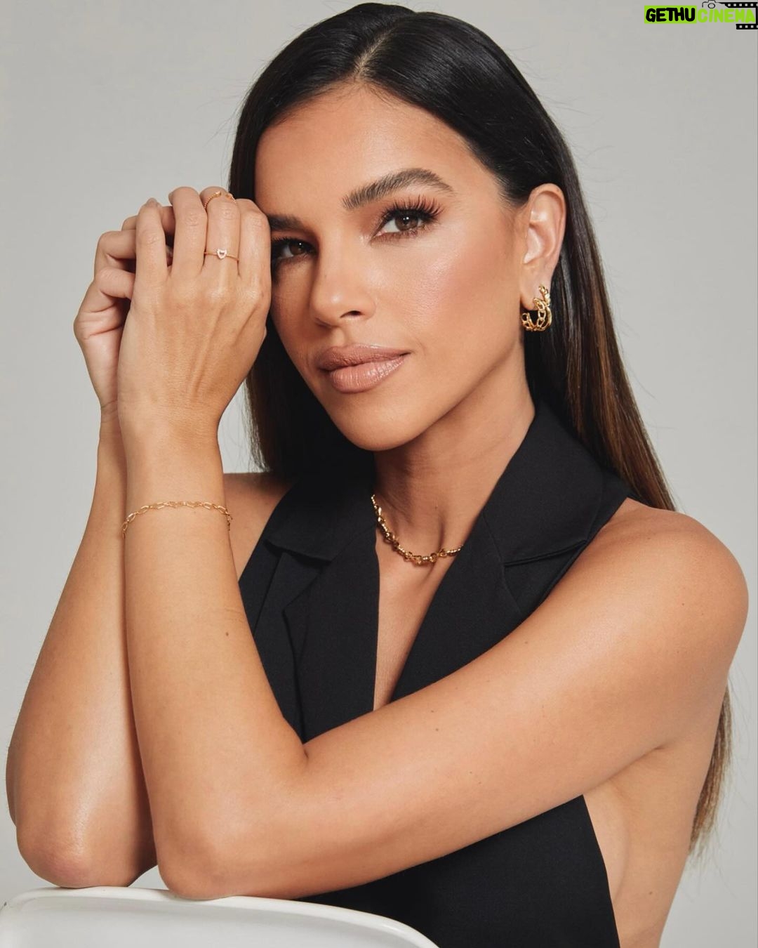 Mariana Rios Instagram - Pronta pra essa sexta-feira toda de @moranaoficial ❤️ São Paulo, Brazil