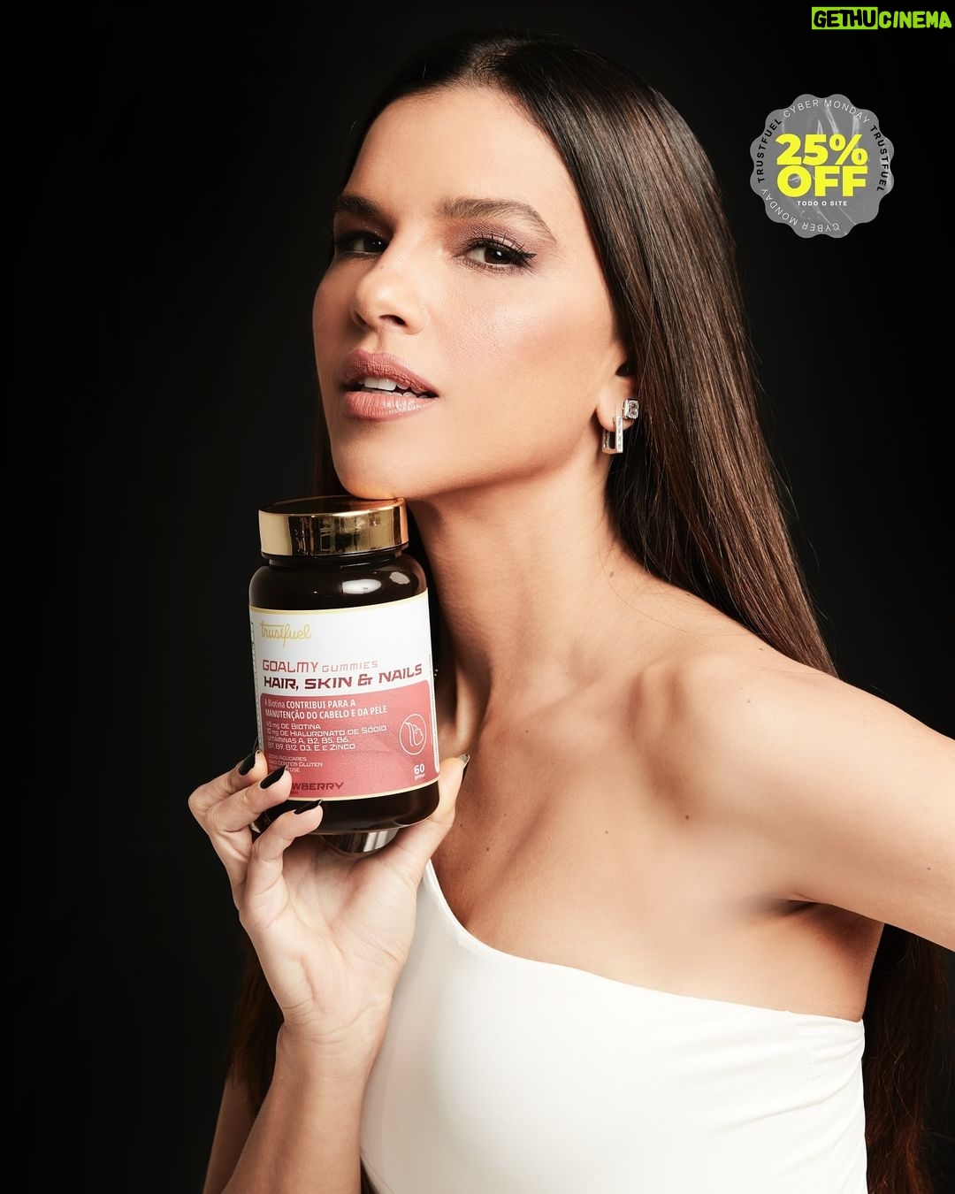Mariana Rios Instagram - AMANDO COM TODAS AS MINHAS FORÇAS A GOALMY HAIR SKIN NAILS NO SABOR 🍓 PRA MIM, ESSA É A OPÇÃO MAIS PRATICA E GOSTOSA NA BUSCA POR VITAMINAS E MINERAIS QUE FAZEM TODA DIFERENÇA NOS CUIDADOS COM O CABELO, PELE E UNHAS. TUDO SEM ADIÇÃO DE AÇÚCARES, SEM LACTOSE E NÃO CONTÉM GLÚTEN. ACESSE JÁ O SITE DA @trustfuelhealthnutrition QUE ESTÁ RECHEADO DE OFERTAS INCRÍVEIS COM ATÉ 25% OFF EM PRODUTOS SELECIONADOS E USANDO MEU CUPOM MRIOSBLACK VOCÊ GANHA + 5% DE DESCONTO EM CIMA DA PROMOÇÃO ATIVA. NÃO PERCA, É POR TEMPO LIMITADO! #TRUSTFUELHEALTHNUTRITION publi
