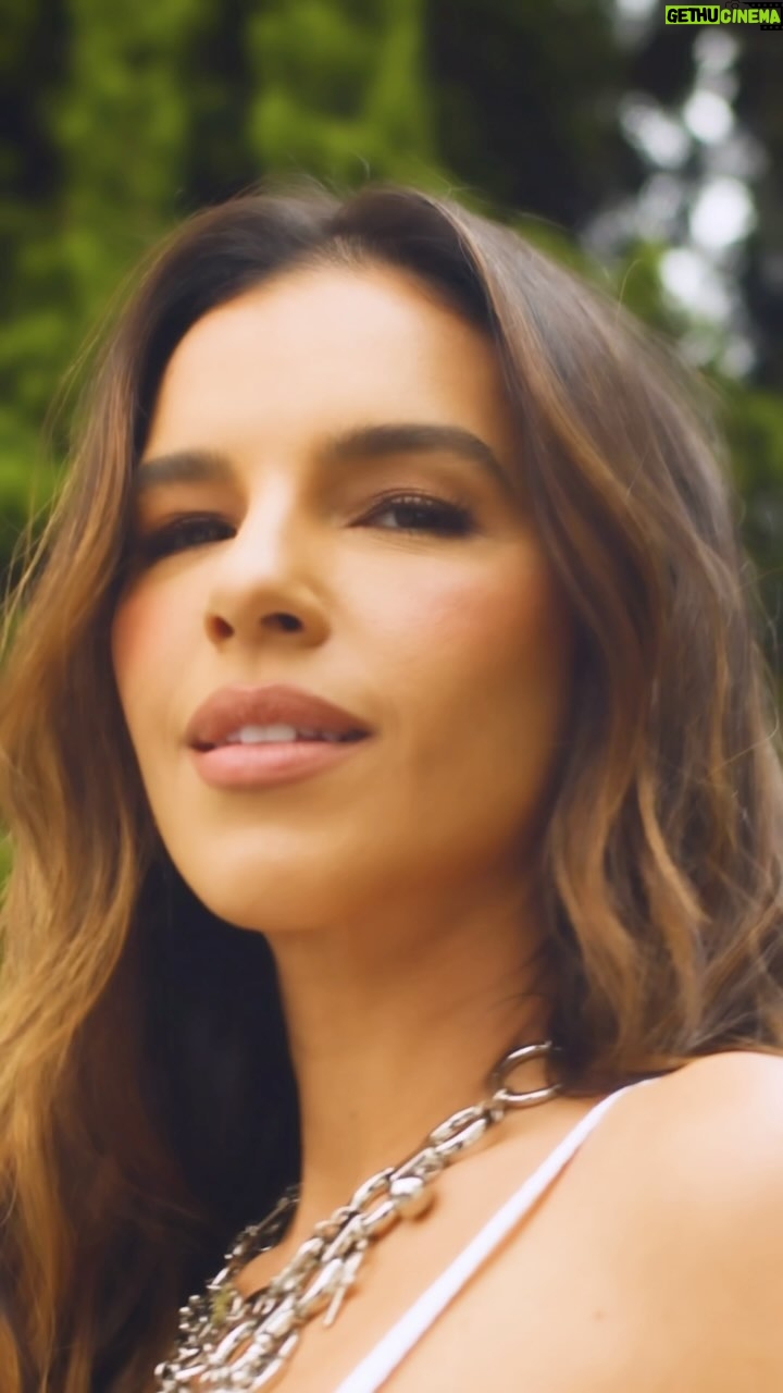 Mariana Rios Instagram - Meus amores! Feliz em compartilhar com vocês que estrelei a campanha da nova coleção de Alto Verão 24 da @endlessbr ✨ Uma coleção linda, que preza aquilo que amo, a sofisticação, qualidade e autenticidade em cada detalhe. Além disso, as peças trazem consigo muito conforto ao vestir, cores marcantes, leveza e fluidez que a estação pede. Trouxe um pouquinho do backstage da campanha, e dessa parceria linda que se inicia, para vocês! Inclusive, vocês encontram minhas escolhas favoritas no site da Endless 🤍 #publi #endless
