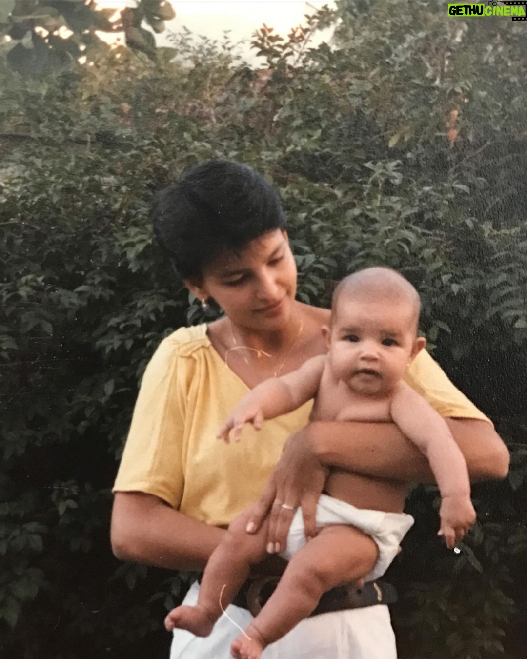 Mariana Rios Instagram - Mãe, Agradeço a Deus todos os dias a oportunidade de ser sua filha! Obrigada por tanto amor, cuidado, atenção e carinho! Desejo que seu novo ano seja cheio de novas descobertas, aprendizado, luz, felicidade e saúde! Te amo infinito! Seja feliz! Parabéns! ❤️