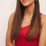 Mariana Rios Instagram - Seja bom, faça seu melhor, mesmo que não receba nada em troca. Sonhe, realize, faça acontecer! Não para os outros, mas por você! E quando no destino final você chegar, espero que não se arrependa de nada! Principalmente de não tentar! Somos muito maiores do que enxergamos, somos as borboletas que colorem nosso próprio universo. Mesmo que seja breve, aproveite o processo! Mariana Rios