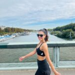 Mariana Rios Instagram - Toda viagem tem sua própria nuance em cores, sabores, culturas… E visitar lugares diferentes é uma das melhores formas de expandir sua consciência abrindo caminho para histórias que vieram do passado mas que ainda influenciam e nos transformam diariamente. A gente percebe que é apenas uma sementinha em meio a essa imensidão chamada mundo. Tanto quanto um grão de areia comparado a grandiosidade do universo. Mariana Rios Budapest
