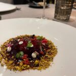Mariana Rios Instagram - Toda viagem tem sua própria nuance em cores, sabores, culturas… E visitar lugares diferentes é uma das melhores formas de expandir sua consciência abrindo caminho para histórias que vieram do passado mas que ainda influenciam e nos transformam diariamente. A gente percebe que é apenas uma sementinha em meio a essa imensidão chamada mundo. Tanto quanto um grão de areia comparado a grandiosidade do universo. Mariana Rios Budapest