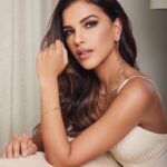 Mariana Rios Instagram - Uma paixão? Por @moranaoficial ❤️ Paris, France