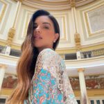 Mariana Rios Instagram - Uma sequência perfeita que define a mistura de essência, felicidade, energia, amor e história! Sou grata por ter nascido em Araxá. Cidade de onde primeiro se avista o sol! Conhecida pela potência energética de suas águas termais! E pra completar, o @grandehoteldearaxa que reúne toda essa riqueza. A beleza desse hotel é única! O recheio histórico encanta! A culinária Chez Beja é impecável! Obrigada por me receberem tão bem mais uma vez! ❤️ Grande Hotel Termas de Araxá