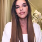 Mariana Rios Instagram - O tempo é como o vento. Num piscar você sente. Num suspiro, se esvai. E o que fica guardado é a pausa. O hiato da memória. Que do coração, nunca sai. Mariana Rios