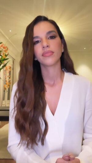 Mariana Rios Instagram - Ninguém luta suas batalhas diárias.
Ninguém colhe os frutos que você plantou.
Ninguém chora suas lágrimas.
A não ser você mesmo.

Mariana Rios
