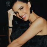 Mariana Rios Instagram - Todas as noites, antes de entrar ao vivo no programa, eu peço a Deus proteção. Pra que eu conduza da melhor forma com o objetivo de levar alegria a todos! Hoje, faltando dois dias apenas pra nossa final, o sentimento de gratidão só aumenta! A oportunidade em crescer, aprender e evoluir dentro daquilo que sempre sonhei fazer, se tornou realidade. E enquanto nesse planeta escola eu puder ficar e usufruir dele para meu crescimento, serei grata. Por todas as oportunidades. Por todas as pedras no caminho. Por todos os risos, choros. Serei grata. E assim sigo em minha evolução. Caindo, levantando, vivendo, aprendendo. Errando, acertando. Com a certeza de que Deus caminha ao meu lado. E por isso nunca, nunca estarei sozinha. Na dor, no amor, em todos os momentos tenho seu amparo. Obrigada meu Deus! E sigo como o Senhor mesmo ensinou: Não tema, viva! Tudo é passageiro. Na estação da vida uma hora se chega e na outra se vai! Por isso continuo pedindo: Esteja sempre ao meu lado meu Pai. Meu amor por ti é um rio que deságua no mar da fé, da alegria e da gratidão. Mariana Rios