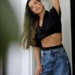 Mariana Rios Instagram - Segunda de sol, do jeito que eu amo!☀️ Toda de @colccioficial prontinha pra começar mais uma semana! Amei esse detalhe no jeans! Básico, mas nem tanto… rsrs ❤️ São Paulo, Brazil