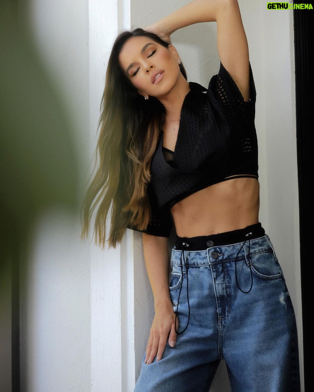 Mariana Rios Instagram - Segunda de sol, do jeito que eu amo!☀️ Toda de @colccioficial prontinha pra começar mais uma semana! Amei esse detalhe no jeans! Básico, mas nem tanto… rsrs ❤️ São Paulo, Brazil
