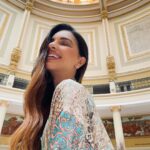 Mariana Rios Instagram - Uma sequência perfeita que define a mistura de essência, felicidade, energia, amor e história! Sou grata por ter nascido em Araxá. Cidade de onde primeiro se avista o sol! Conhecida pela potência energética de suas águas termais! E pra completar, o @grandehoteldearaxa que reúne toda essa riqueza. A beleza desse hotel é única! O recheio histórico encanta! A culinária Chez Beja é impecável! Obrigada por me receberem tão bem mais uma vez! ❤️ Grande Hotel Termas de Araxá