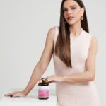 Mariana Rios Instagram - Se você busca uma pele radiante e saudável, esse é o aliado perfeito. Com o passar do tempo, a produção natural de colágeno diminui, mas com o Collagen, podemos dar um boost nessa produção, contribuindo para a elasticidade e firmeza da pele. E o melhor de tudo? Ele também auxilia na saúde das unhas e cabelos, para que você brilhe por completo! Ah, e não posso esquecer de mencionar que o cupom MRIOS20 te dá um desconto exclusivo para experimentar essa maravilha. Vamos juntos na busca por uma pele radiante e confiante? @trustfuelhealthnutrition ❤️