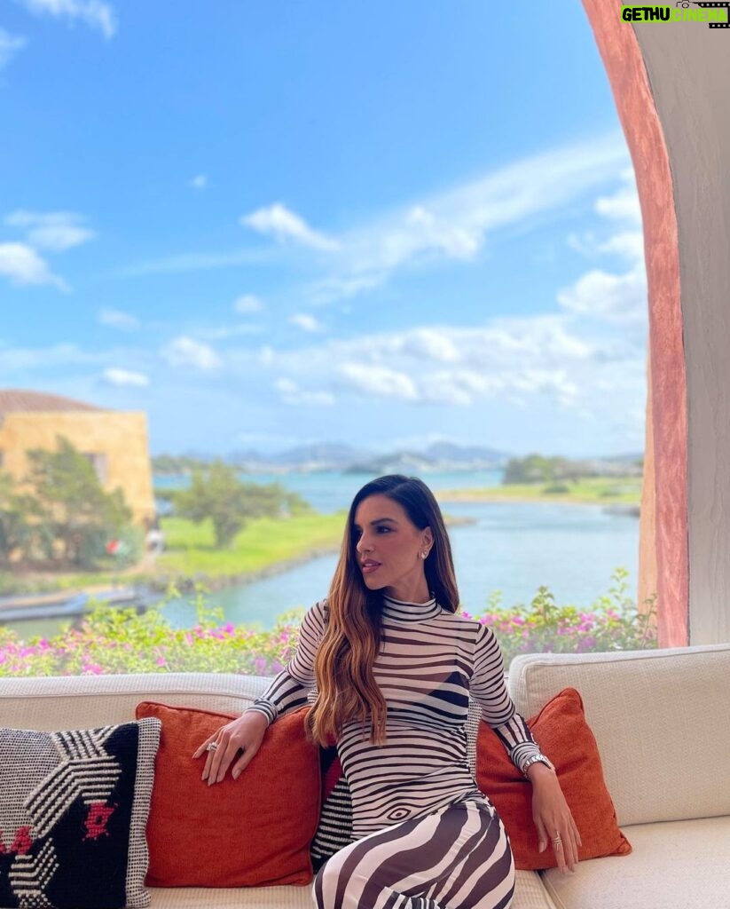 Mariana Rios Instagram - Back to paradise ☀️ Uma 🦓 feliz de volta a Porto Cervo! Porto Cervo, Costa Smeralda - Sardinia, Italy