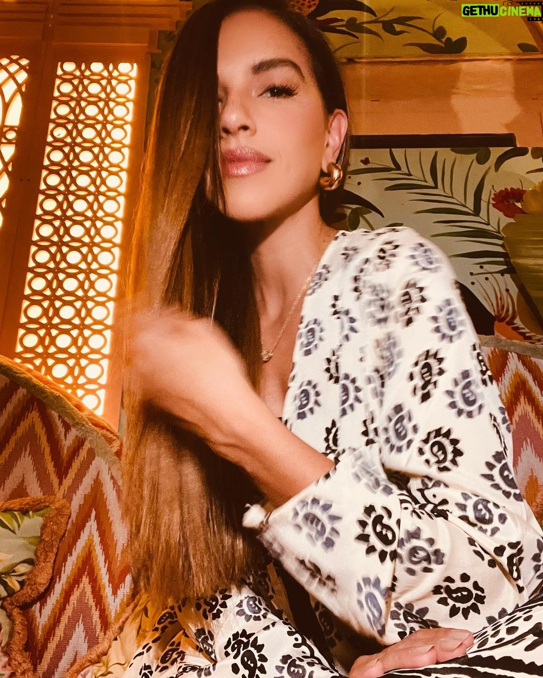 Mariana Rios Instagram - Taormina’s feeling 🍸❤️🇮🇹 Pensando seriamente em morar um tempo na Itália! Vocês já sentiram isso? Qual seria o lugar escolhido se você tivesse oportunidade de passar uns 3 meses? Sicilia "Taormina "