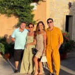 Mariana Rios Instagram - “Como o tempo passa quando a gente se diverte” Familia, amigos… momentos! ☀️❤️ Porto Cervo, Costa Smeralda - Sardinia, Italy