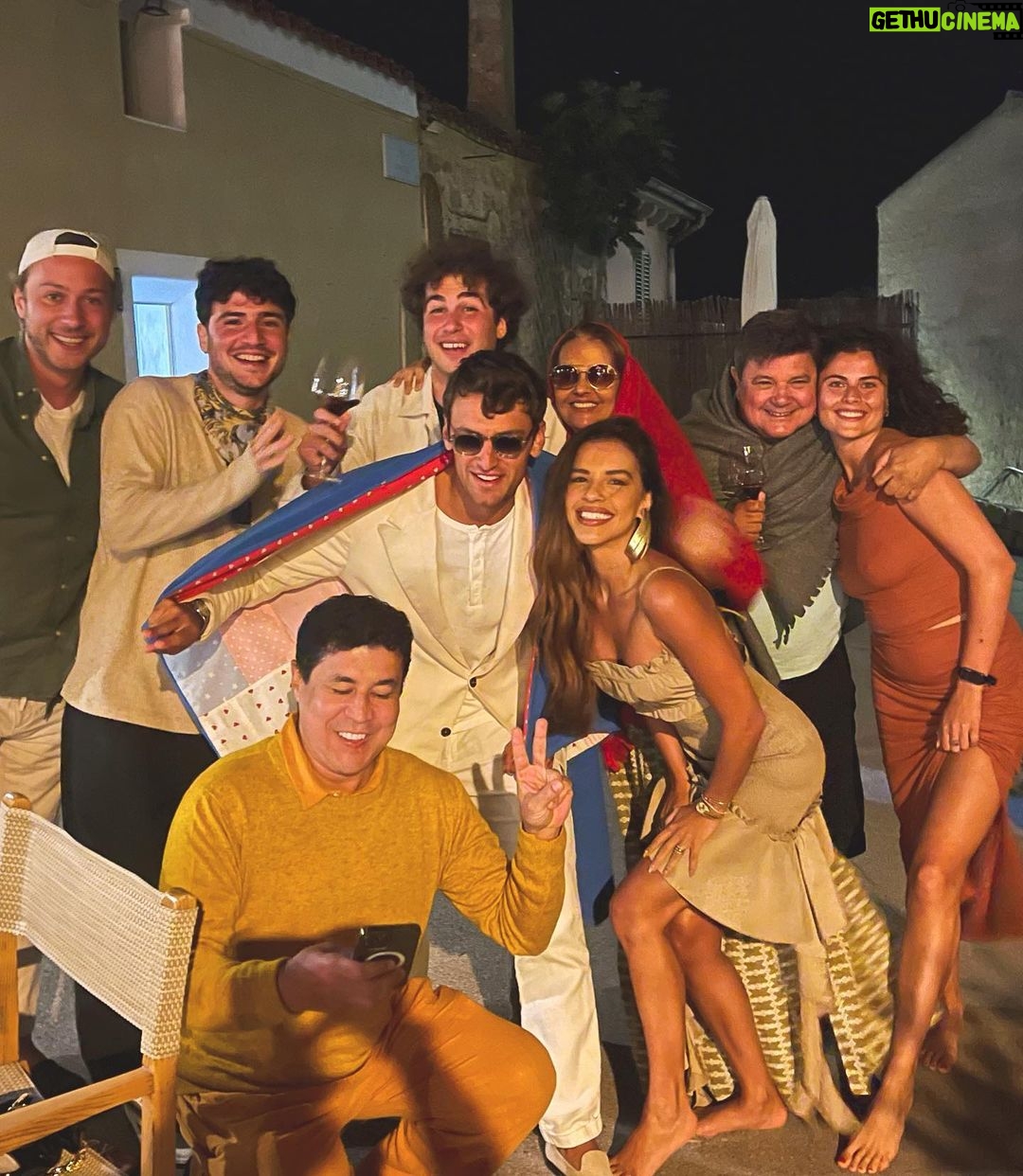 Mariana Rios Instagram - “Como o tempo passa quando a gente se diverte” Familia, amigos… momentos! ☀️❤️ Porto Cervo, Costa Smeralda - Sardinia, Italy