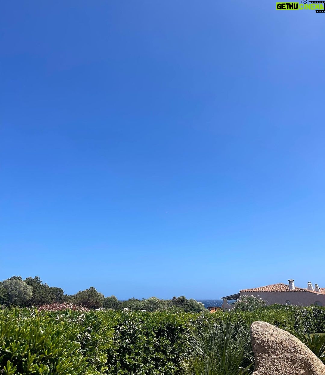 Mariana Rios Instagram - “Como o tempo passa quando a gente se diverte” Familia, amigos… momentos! ☀️❤️ Porto Cervo, Costa Smeralda - Sardinia, Italy