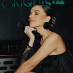 Mariana Rios Instagram - Todas as noites, antes de entrar ao vivo no programa, eu peço a Deus proteção. Pra que eu conduza da melhor forma com o objetivo de levar alegria a todos! Hoje, faltando dois dias apenas pra nossa final, o sentimento de gratidão só aumenta! A oportunidade em crescer, aprender e evoluir dentro daquilo que sempre sonhei fazer, se tornou realidade. E enquanto nesse planeta escola eu puder ficar e usufruir dele para meu crescimento, serei grata. Por todas as oportunidades. Por todas as pedras no caminho. Por todos os risos, choros. Serei grata. E assim sigo em minha evolução. Caindo, levantando, vivendo, aprendendo. Errando, acertando. Com a certeza de que Deus caminha ao meu lado. E por isso nunca, nunca estarei sozinha. Na dor, no amor, em todos os momentos tenho seu amparo. Obrigada meu Deus! E sigo como o Senhor mesmo ensinou: Não tema, viva! Tudo é passageiro. Na estação da vida uma hora se chega e na outra se vai! Por isso continuo pedindo: Esteja sempre ao meu lado meu Pai. Meu amor por ti é um rio que deságua no mar da fé, da alegria e da gratidão. Mariana Rios