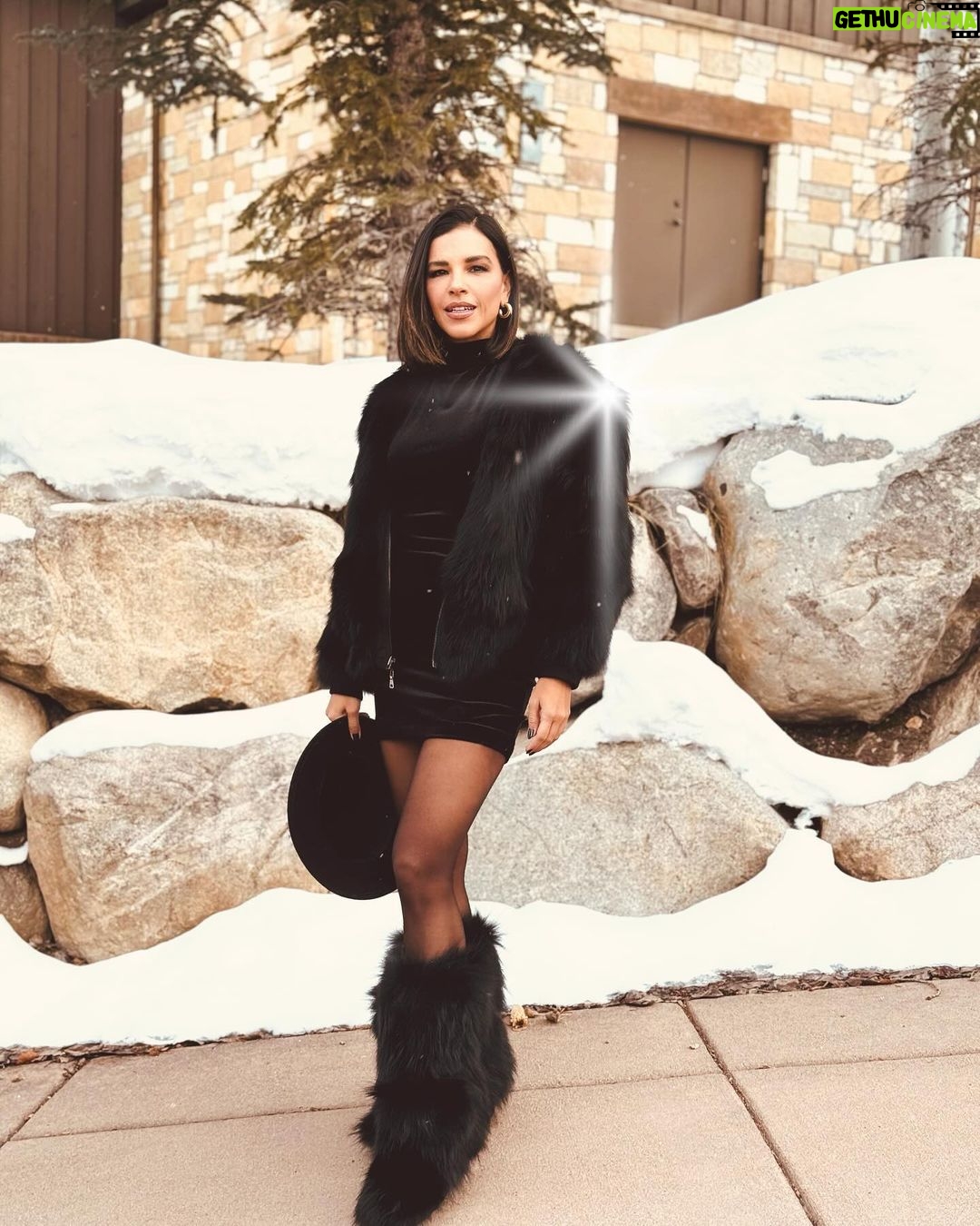 Mariana Rios Instagram - O carrossel de um carnaval feliz ❤️⛄️☀️ Aspen Mountain