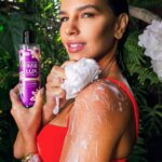 Mariana Rios Instagram – Um banho com o poder da natureza é a chave para revigorar nossas energias. Com a linha Essências do Brasil por @luxbotanicals, Dama-da-noite, cada momento no banho se transforma em um ritual de bem-estar e restauração, nos envolvendo em cheiros e sensações que capturam a essência da nossa brasilidade na pele.
 
#Publi #BanhoDeNatureza #EssênciasDoBrasil
