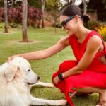 Mariana Rios Instagram - Me lave a alma. Alma leve, levitou. Recicla a energia de dentro pra fora. Alma leve nova. Nova em tudo que restou. Me leve e lave a hora que chegou. Reflita a luz da alma que de tão leve voou... Planou... Pairou. Mariana Rios ❤️✨