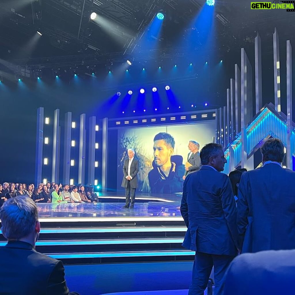 Marie-Agnes Strack-Zimmermann Instagram - Gestern Abend war ich zu Gast beim Deutschen Fernsehpreis 2023. Ich hatte dort die Ehre, die #Laudatio für die Nominierung des ARD-Auslandskorrespondenten und Leiter des ARD-Studios in der Ukraine, @vassiligolod, in der Kategorie „Beste Moderation/Einzelleistung Information” zu halten. Seine beeindruckende Laufbahn zeugt von seiner Leidenschaft und seinem Engagement für den #Journalismus. Ein großer Applaus auch an @arndtginzel, der schließlich in der Kategorie „Beste Moderation/Einzelleistung Information“ für seine intensive Berichterstattung zum Ukraine-Krieg geehrt wurde. Doch auch die ARD-Tagesthemen wurden für ihre Berichterstattung in der Ukraine gestern Abend ausgezeichnet. Ein Preis, der sicher auch Vassili Golods Verdienst ist. #Fernsehpreis #Ukraine #Journalismus